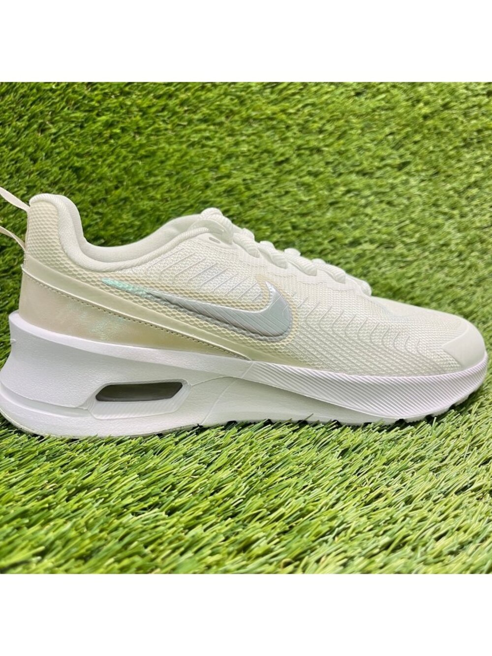 Nike Air Max Nuaxis SE Womens Size 7 Summit White Silver Running Shoes Sneakers